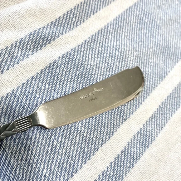 Wallace REINS Butter Knife - Picture 2 of 3